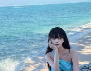 奇怪，五一吃瓜导航里娜娜今天的动态怎么这么刺眼！