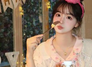 “网曝吃瓜”app的新闻倍儿劲爆，各种大戏一出，感觉自己变成了小批评家。
