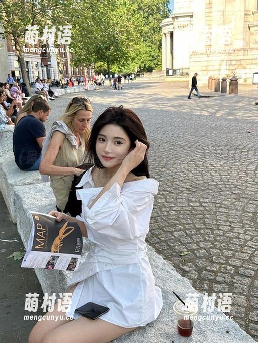 突然想登录黑料网，网页里暗藏的秘密等着我去翻牌子，心里小激动。-萌村语